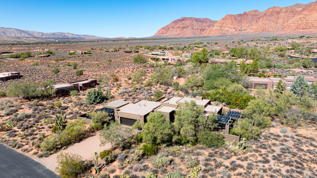 Photo of 1114 W Two Moons CIR, Ivins, UT 84738 (MLS # 26-277237)