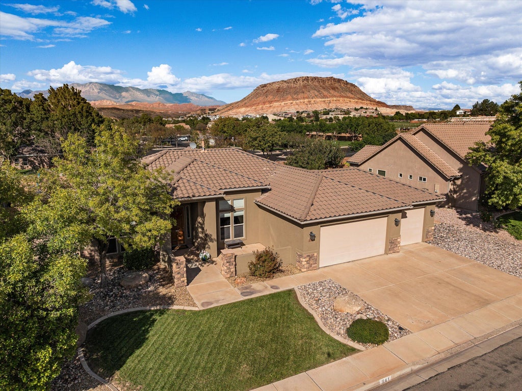 Photo of 641 E Sonoran DR, Washington, UT 84780 (MLS # 26-277365)
