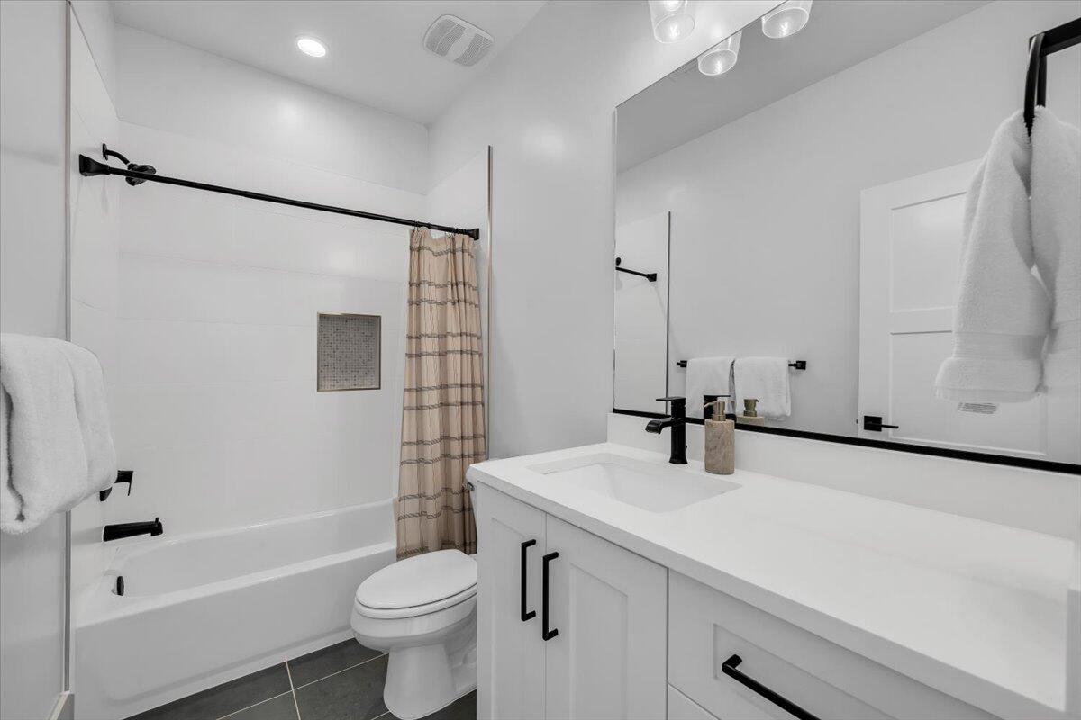 CRIMSON FIELDS - Residential