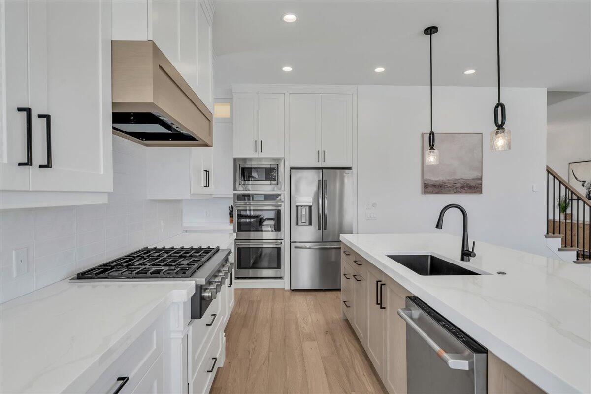 CRIMSON FIELDS - Residential