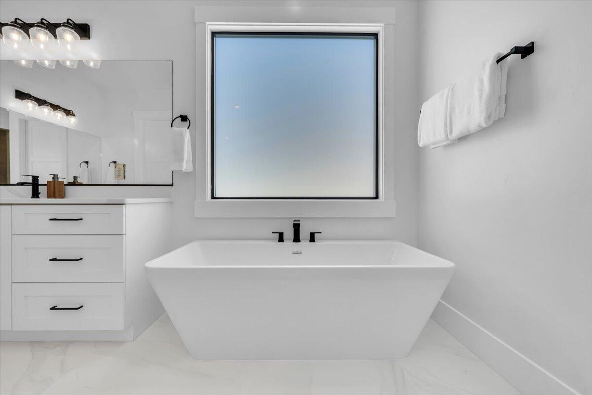 CRIMSON FIELDS - Residential