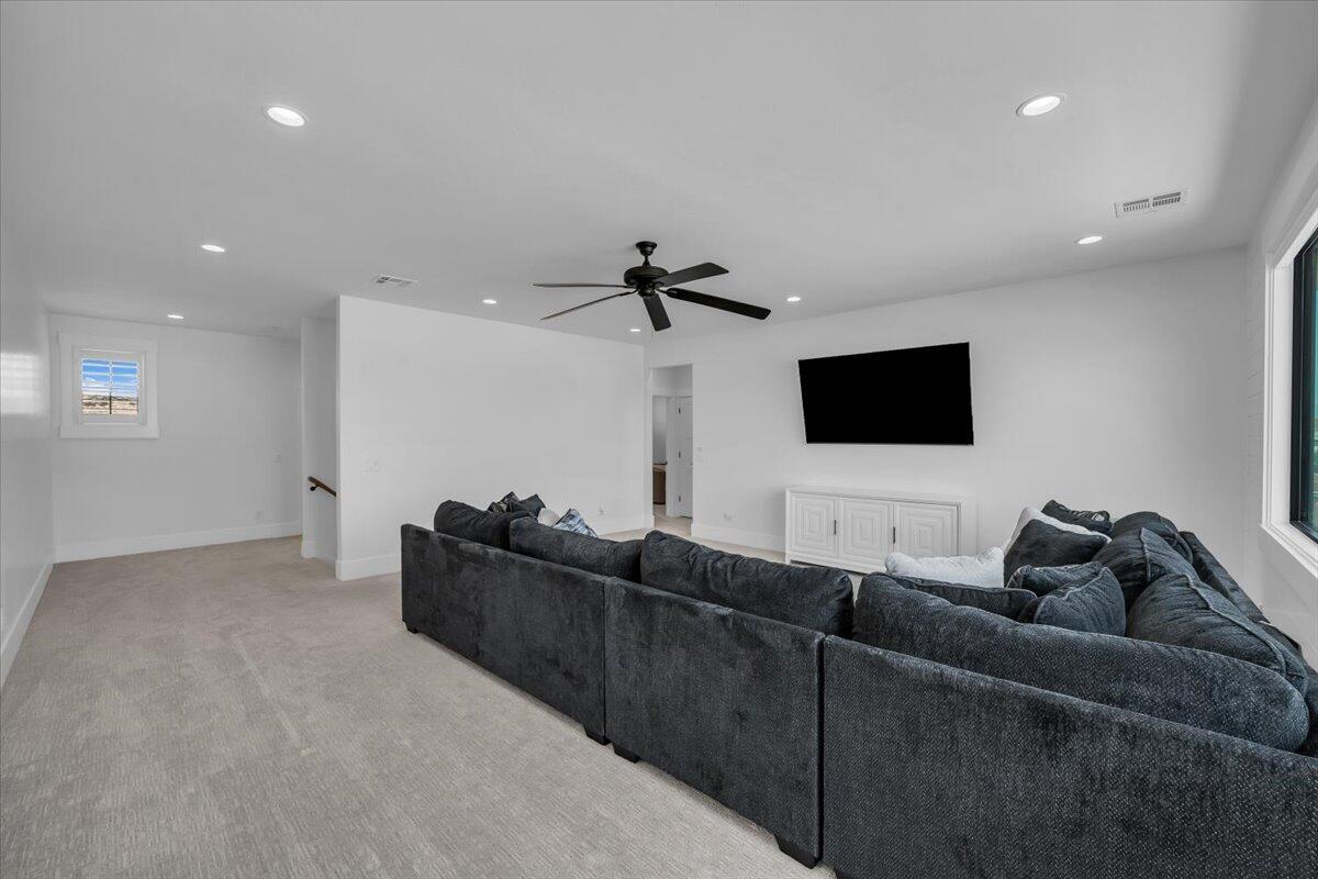 CRIMSON FIELDS - Residential