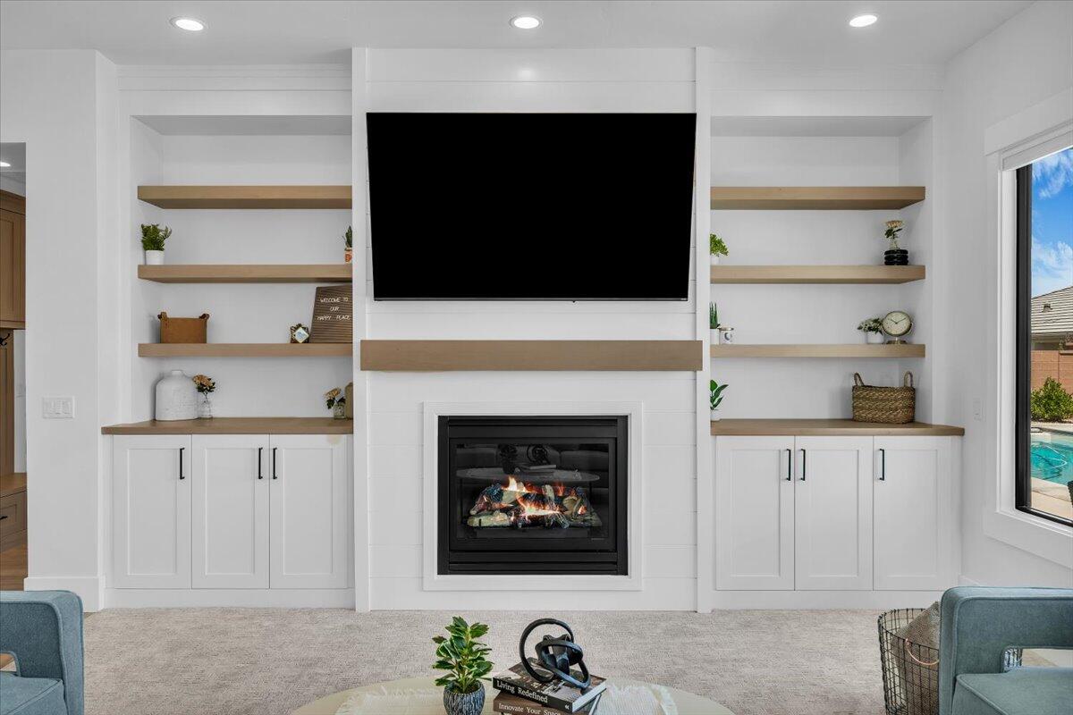 CRIMSON FIELDS - Residential