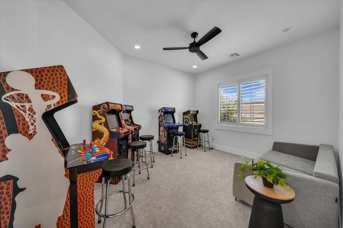 CRIMSON FIELDS - Residential