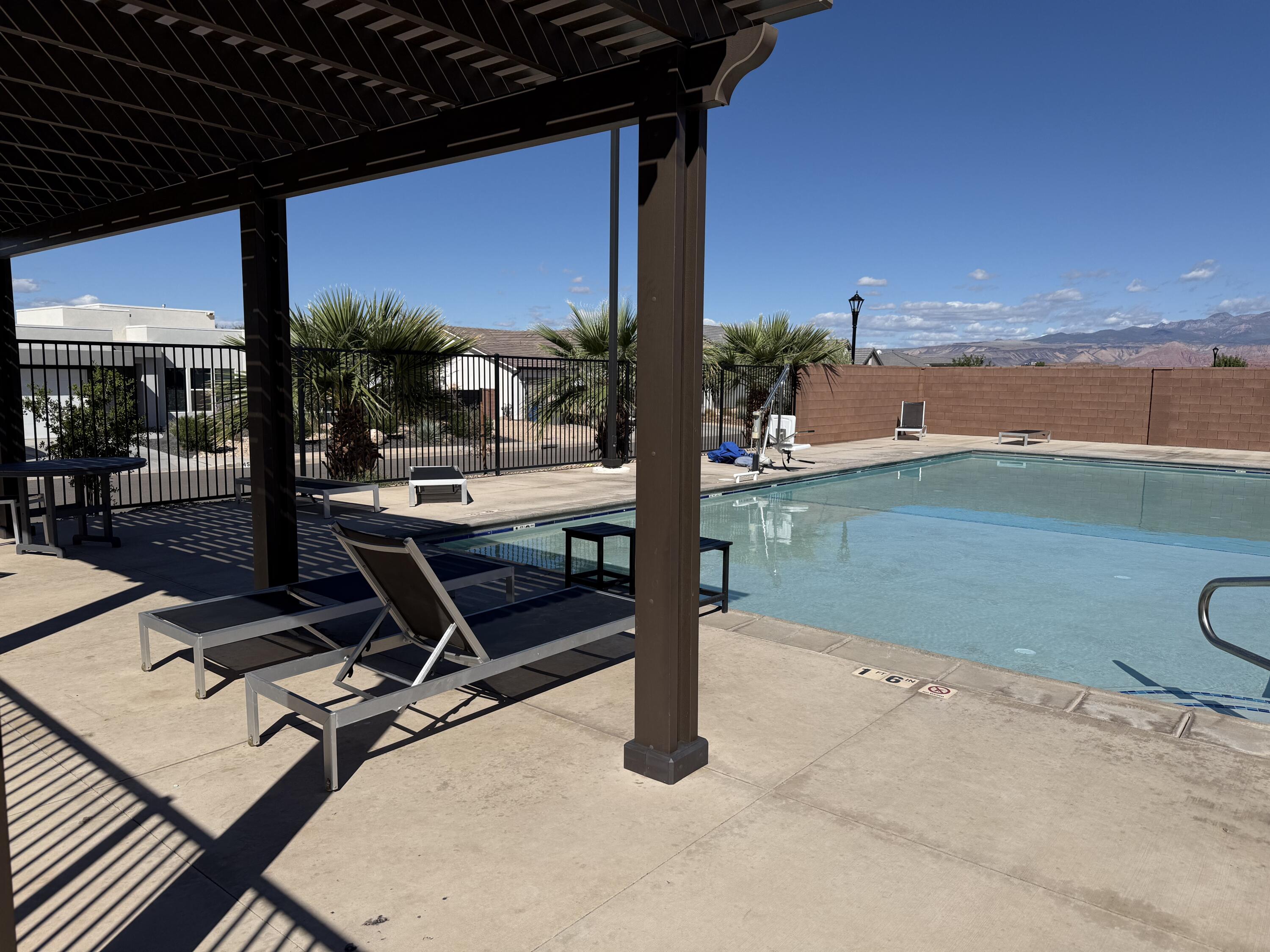 WARNER GATEWAY - Residential