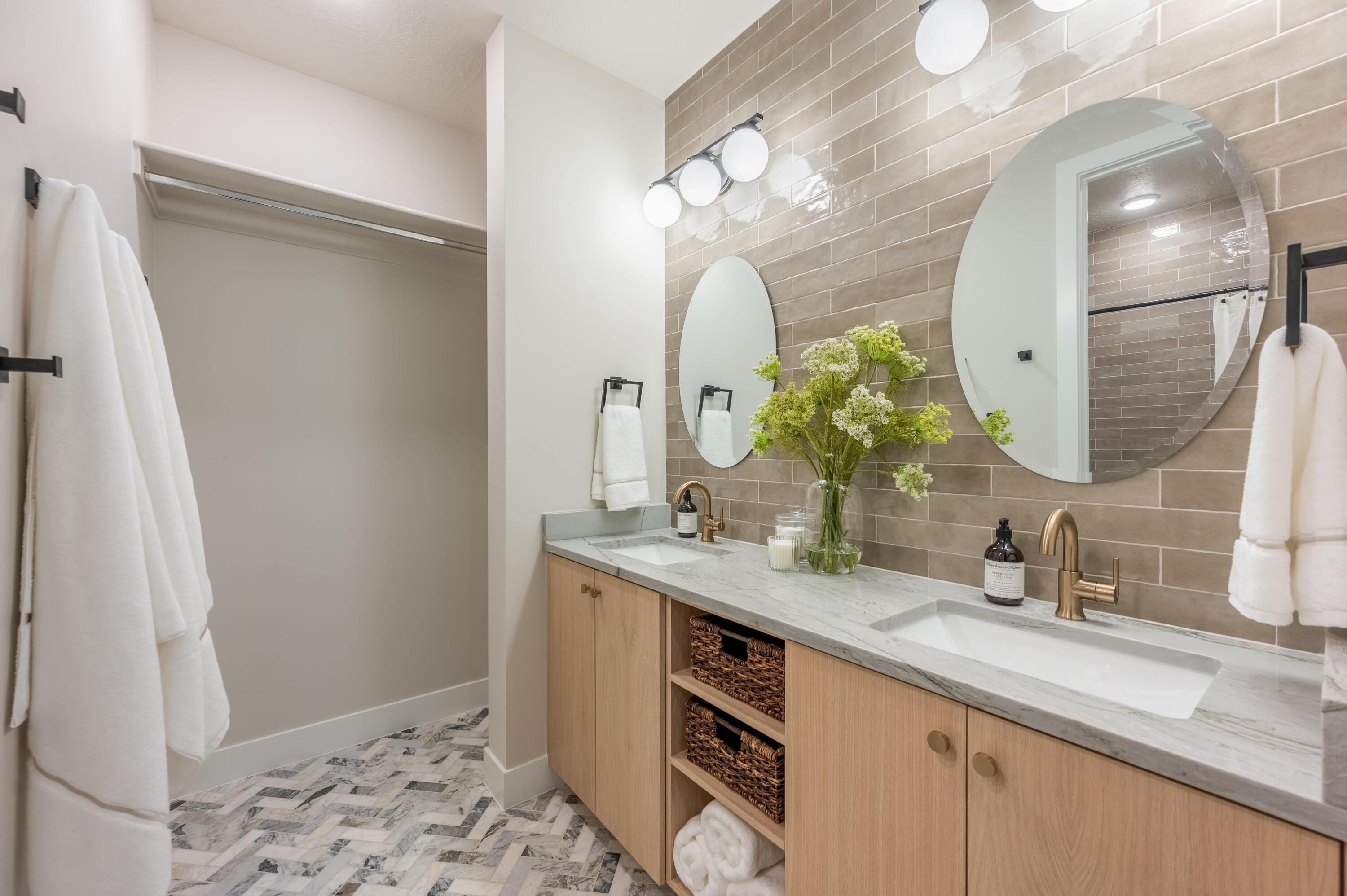 ISLAND AT CORAL CANYON - Residential