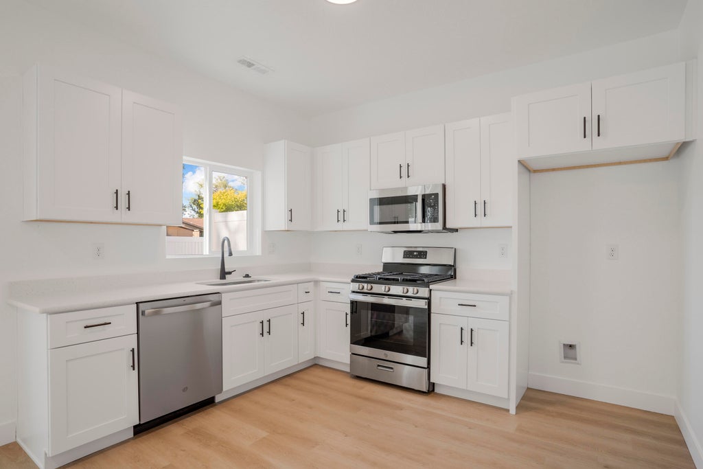 Photo of 1681 W 2925 N, Cedar City, UT 84721 (MLS # 26-273638)
