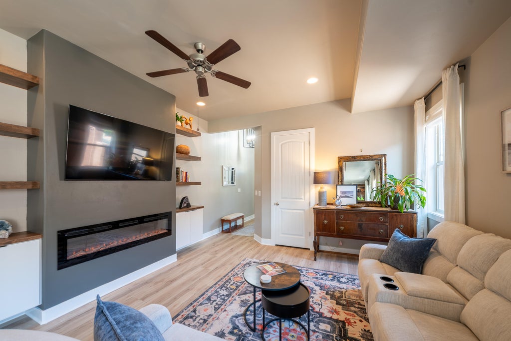 Photo of 741 W 400 N, Hurricane, UT 84737 (MLS # 26-277078)