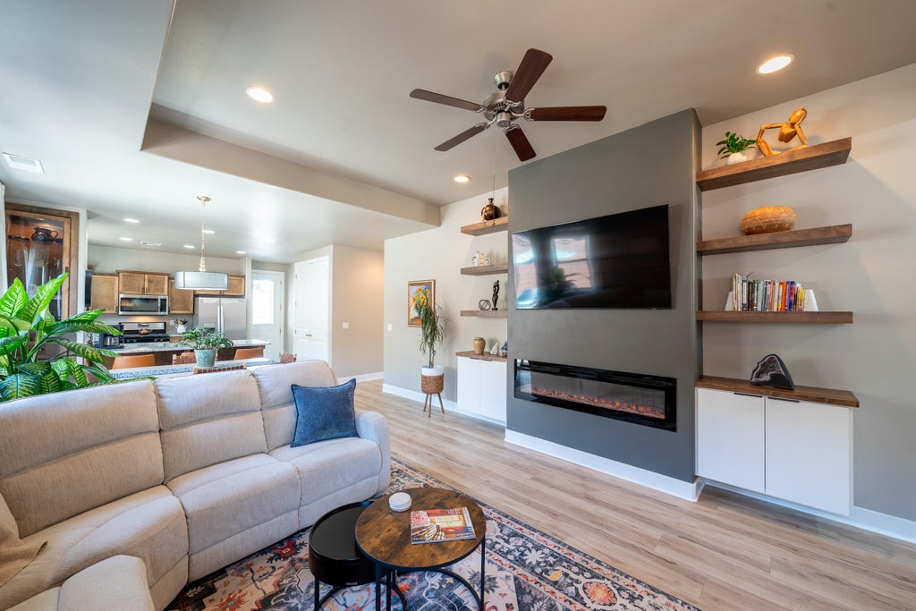 Photo of 741 W 400 N, Hurricane, UT 84737 (MLS # 26-277078)