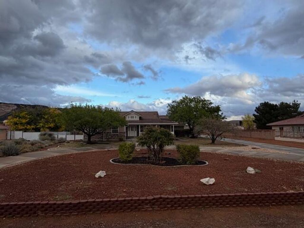 Photo of 5412 N 1530 W, Saint George, UT 84770 (MLS # 25-266819)