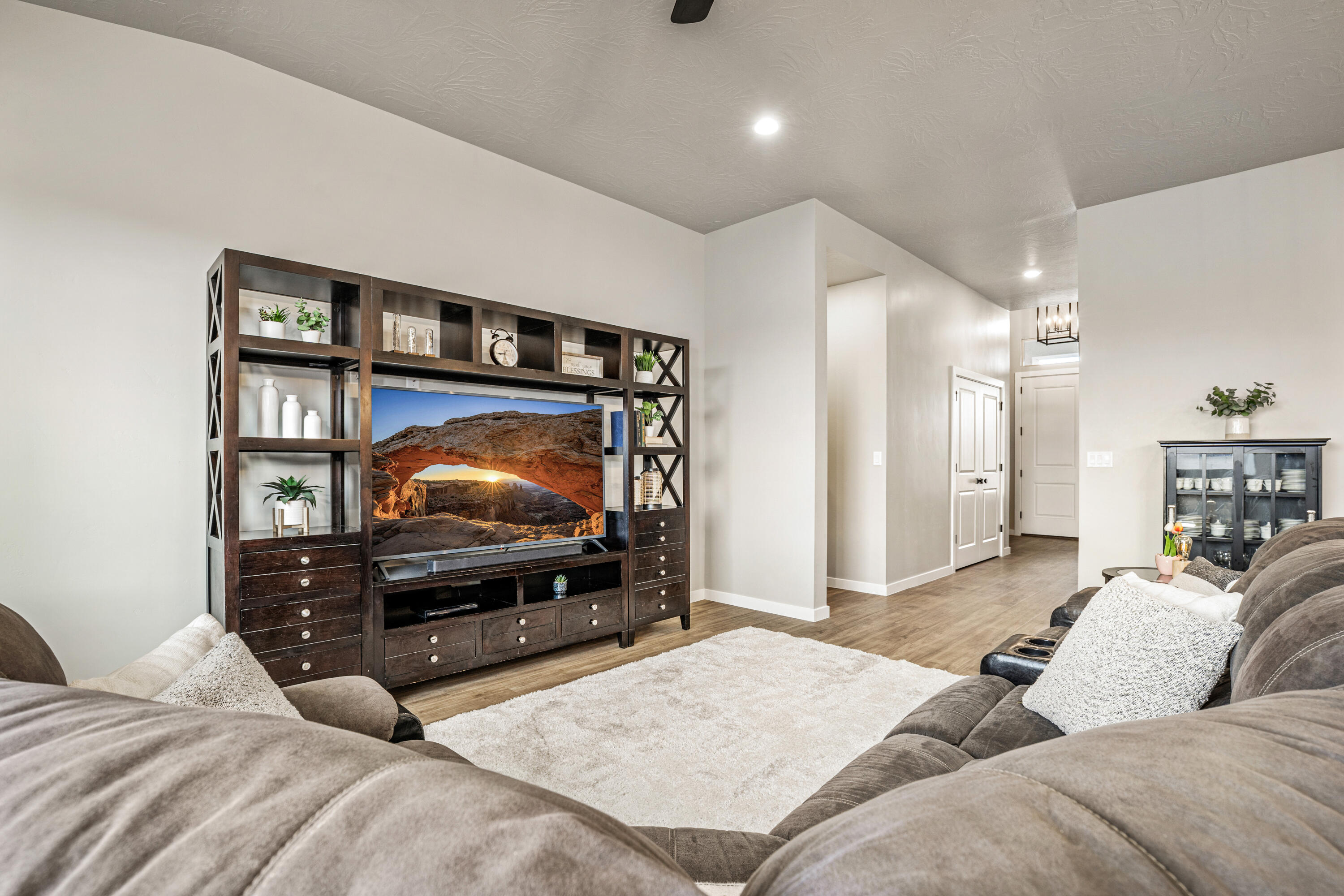 PEREGRINE POINTE WEST - Residential