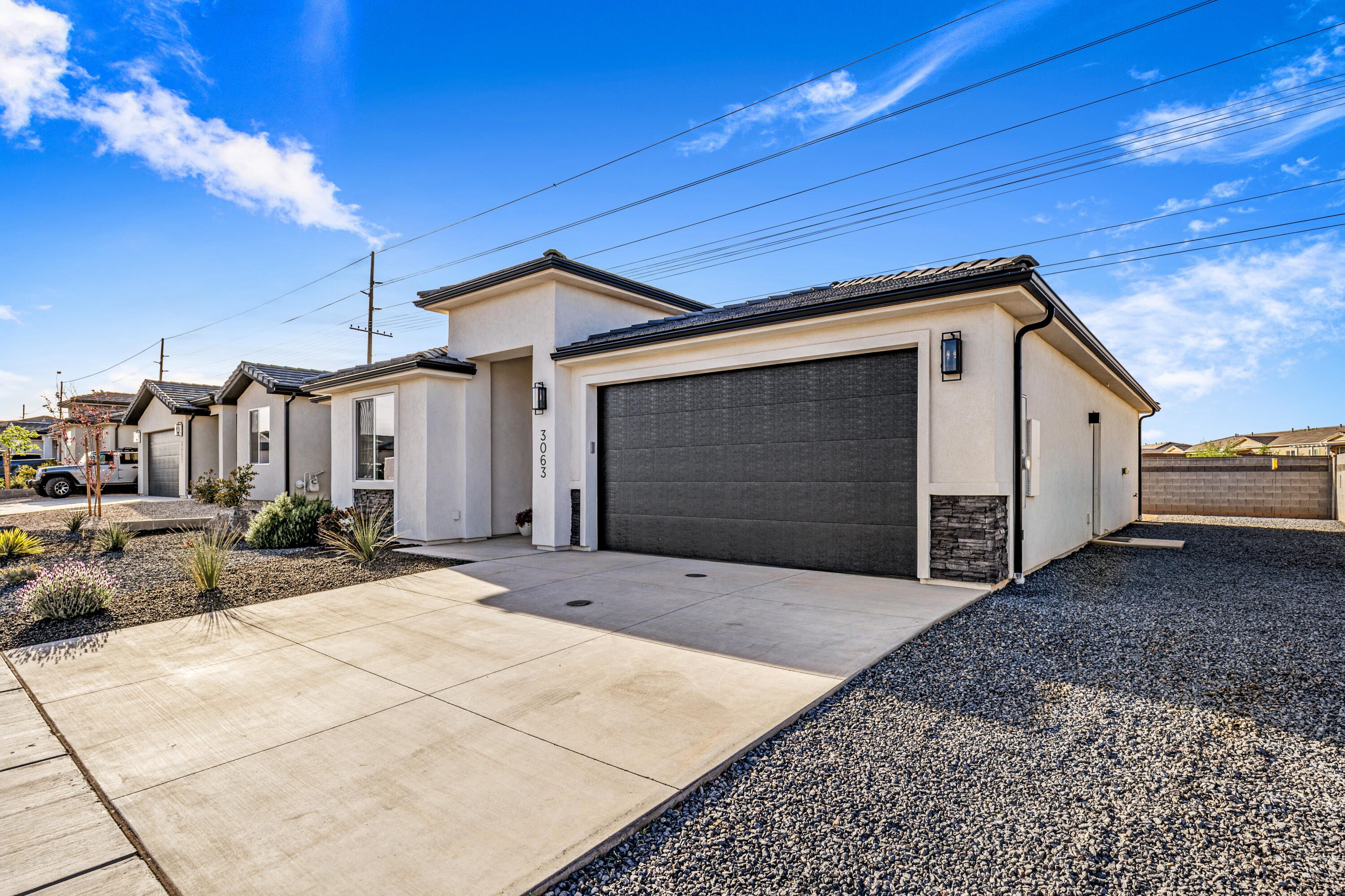 PEREGRINE POINTE WEST - Residential