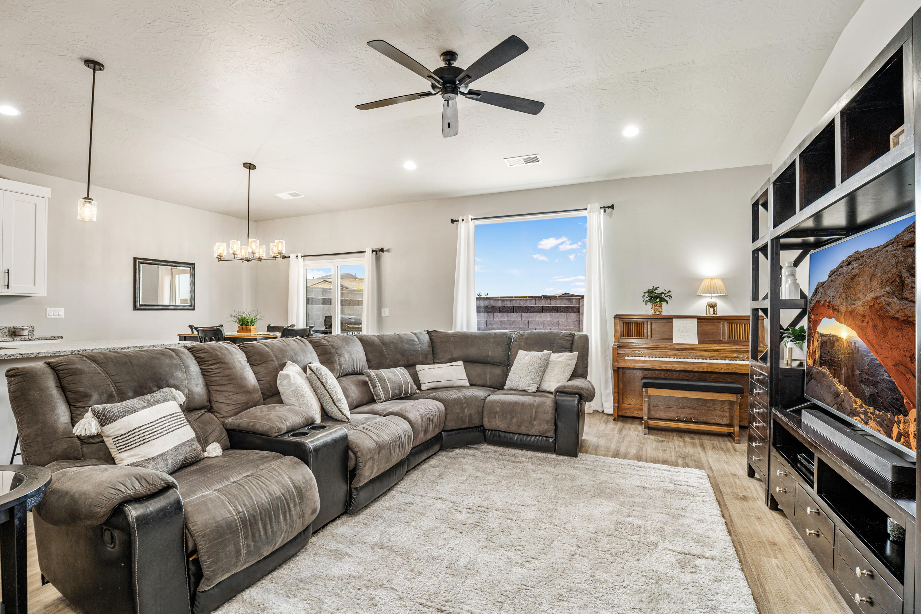 PEREGRINE POINTE WEST - Residential