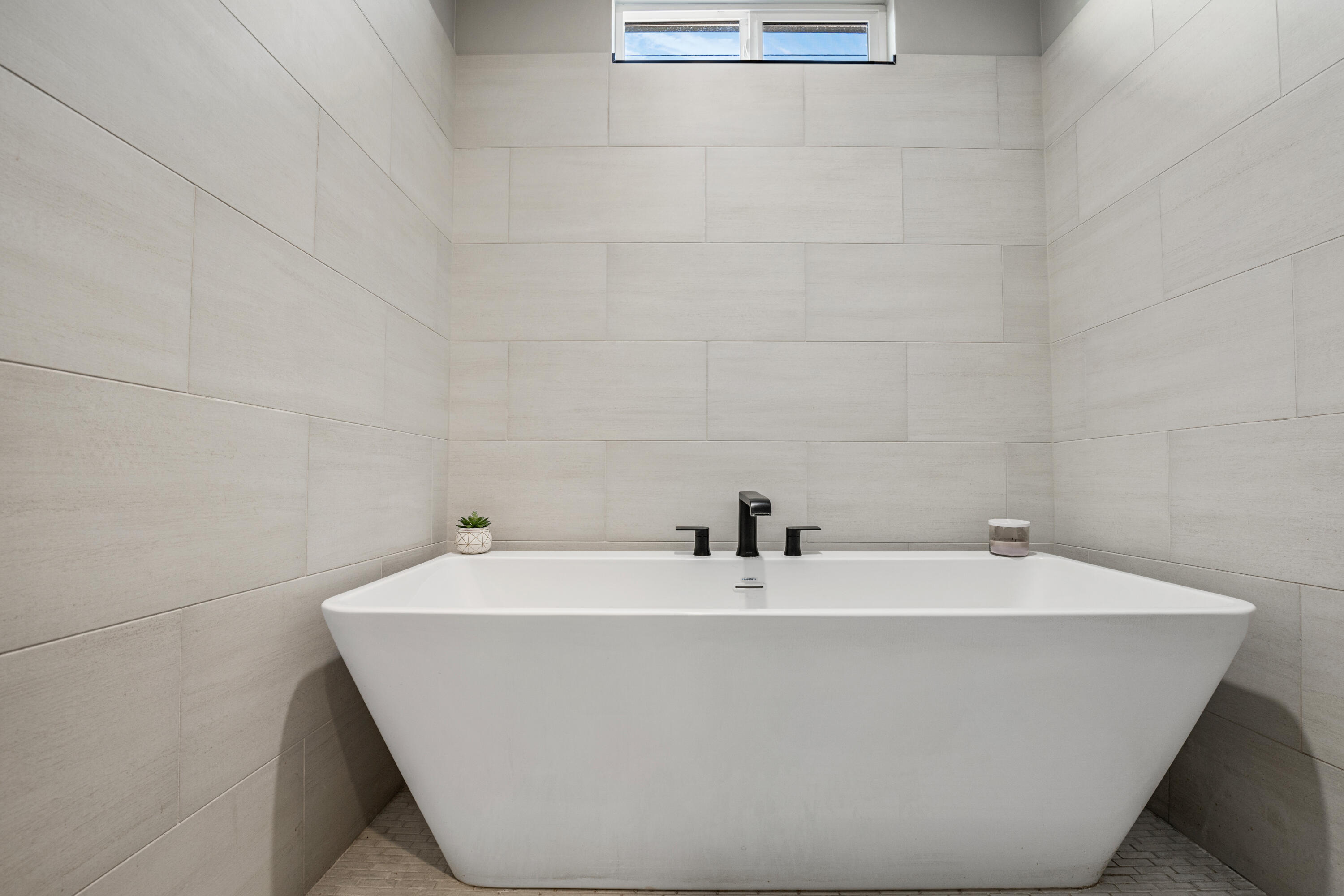 PEREGRINE POINTE WEST - Residential