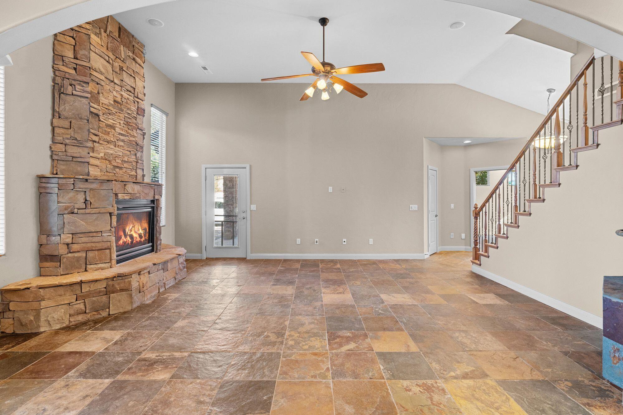 RED MOUNTAIN VIEW EST - Residential