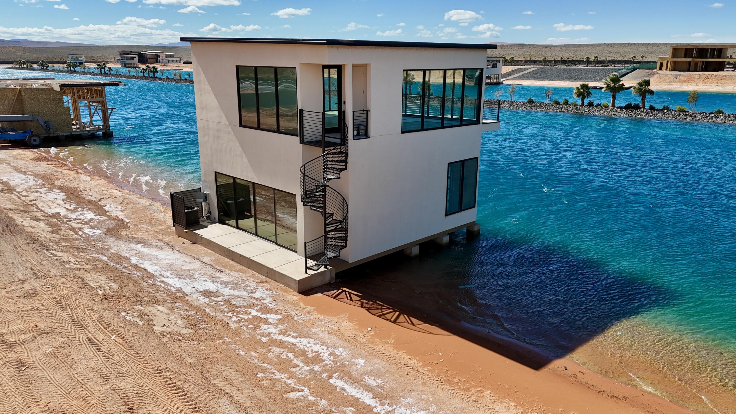 SOUTHERN SHORES - Land