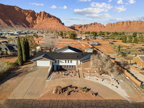 Photo of 851 E Posado ST, Ivins, UT 84738 (MLS # 25-267772)