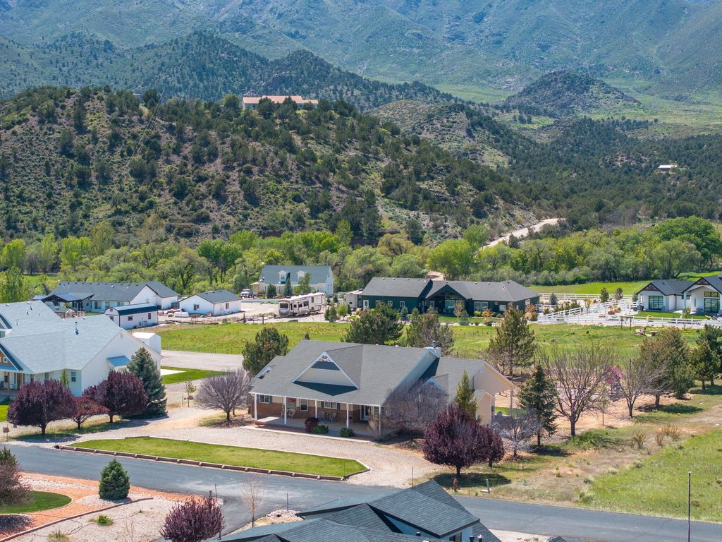 Photo of 668 S 800 E, New Harmony, UT 84757 (MLS # 26-271651)