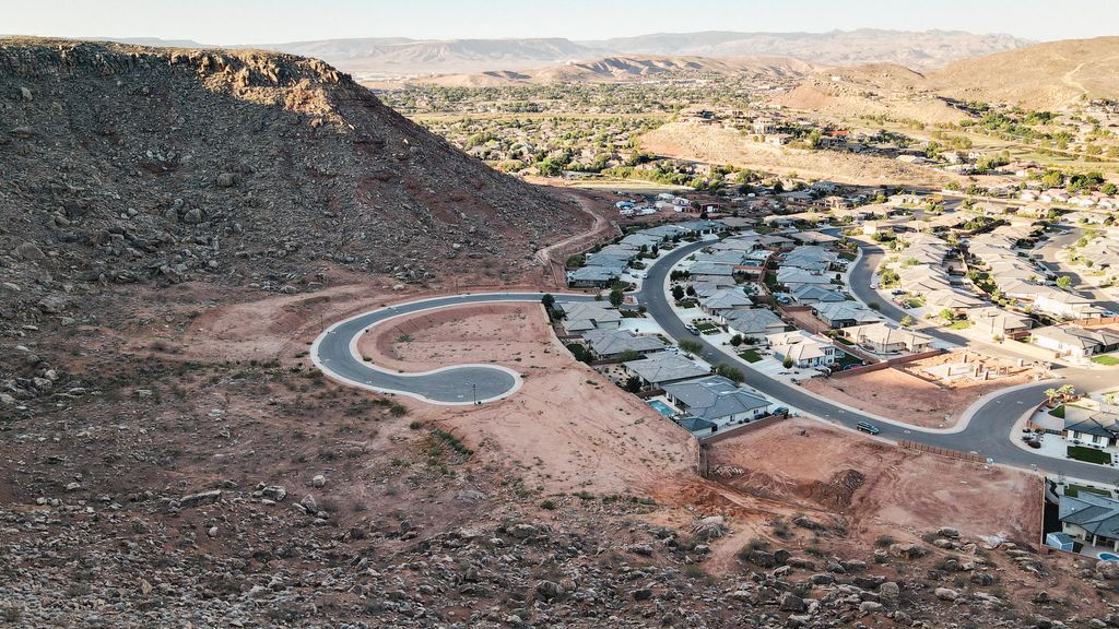 Photo of 1658 Schrund CIR, Saint George, UT 84790 (MLS # 26-270884)