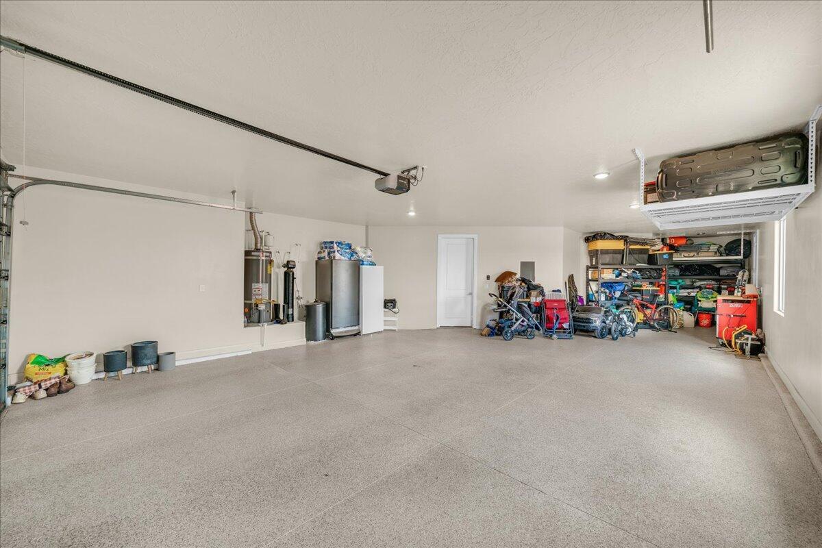 WARNER GATEWAY - Residential