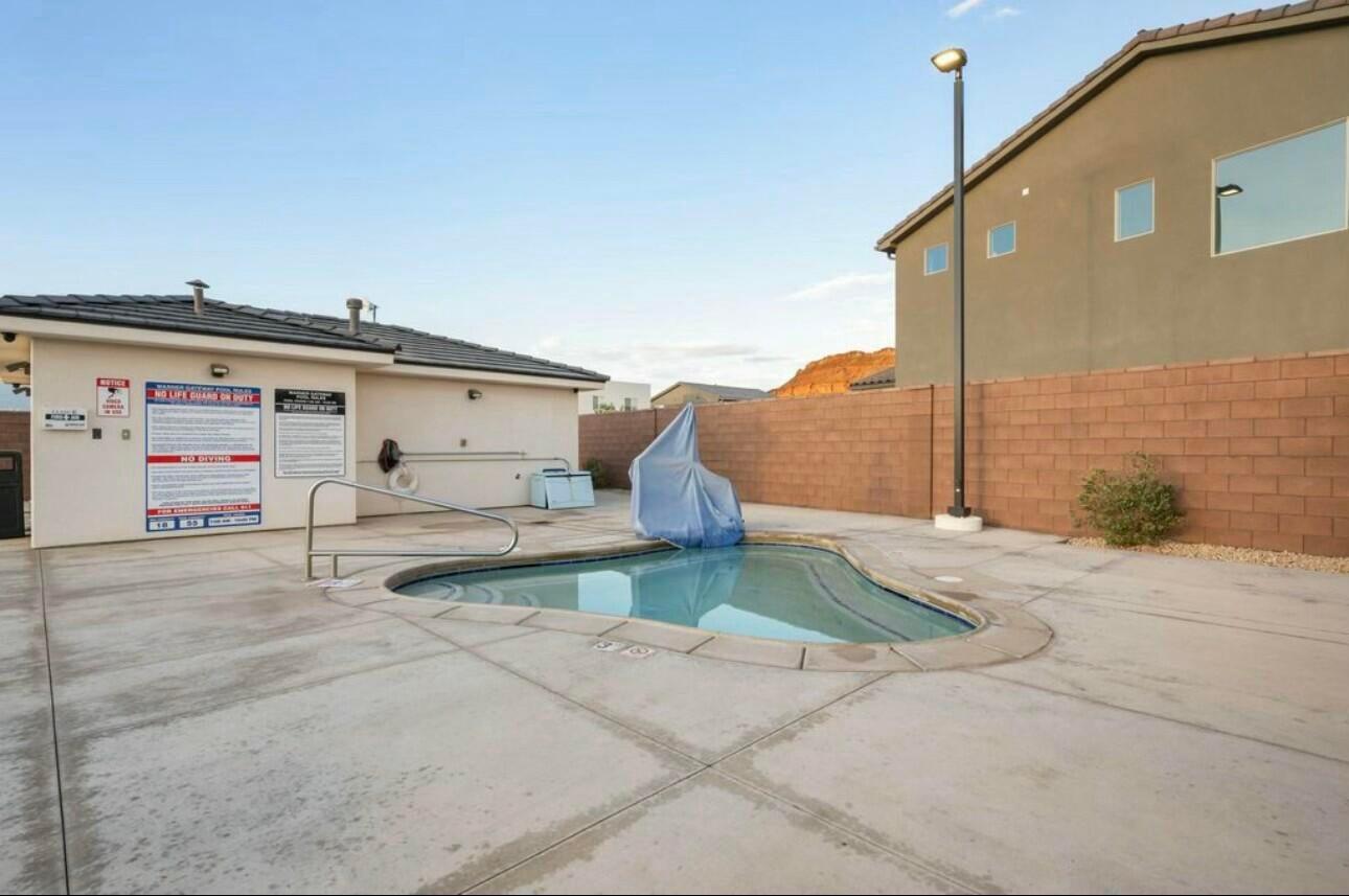 WARNER GATEWAY - Residential