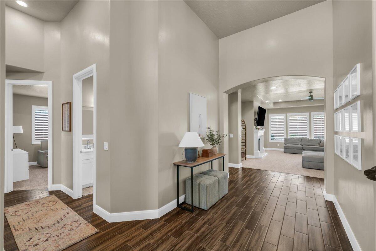 WARNER GATEWAY - Residential