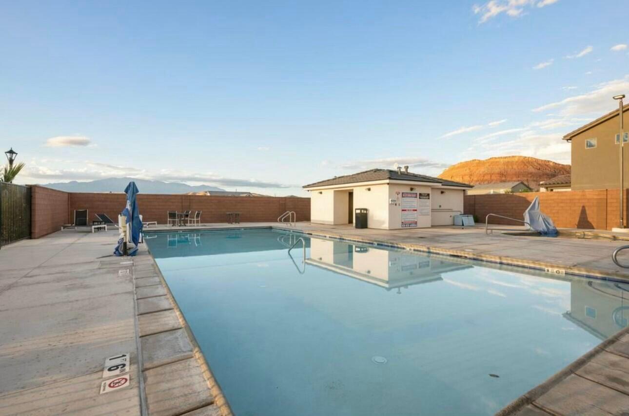 WARNER GATEWAY - Residential