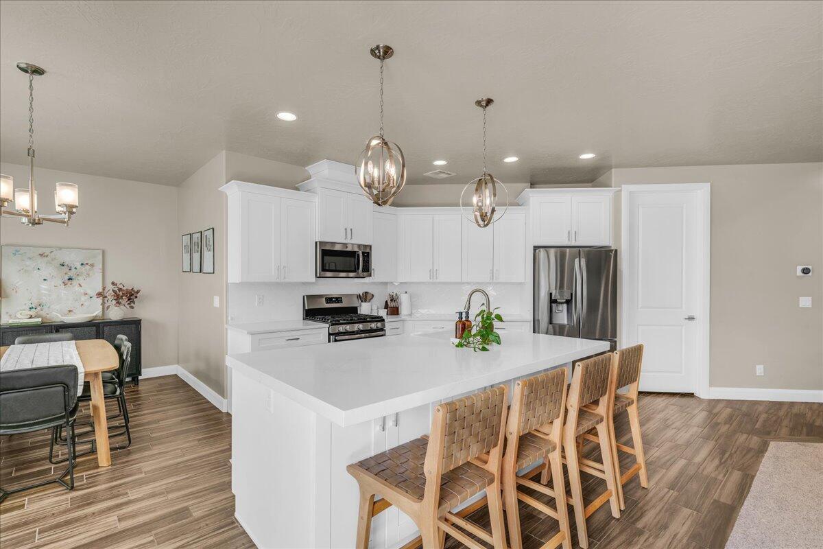 WARNER GATEWAY - Residential