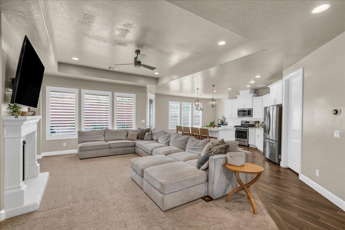 WARNER GATEWAY - Residential