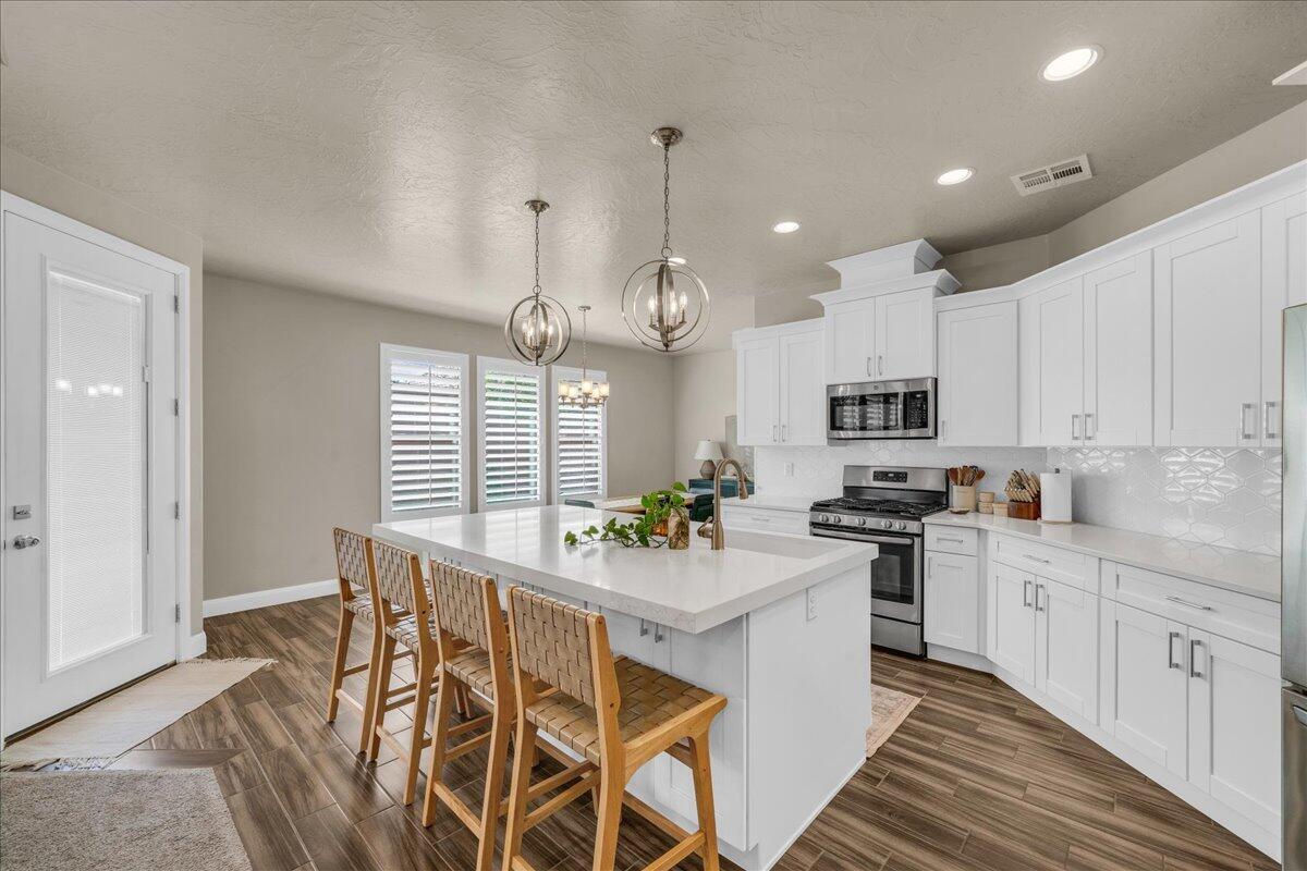 WARNER GATEWAY - Residential