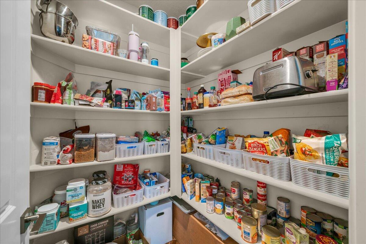 WARNER GATEWAY - Residential