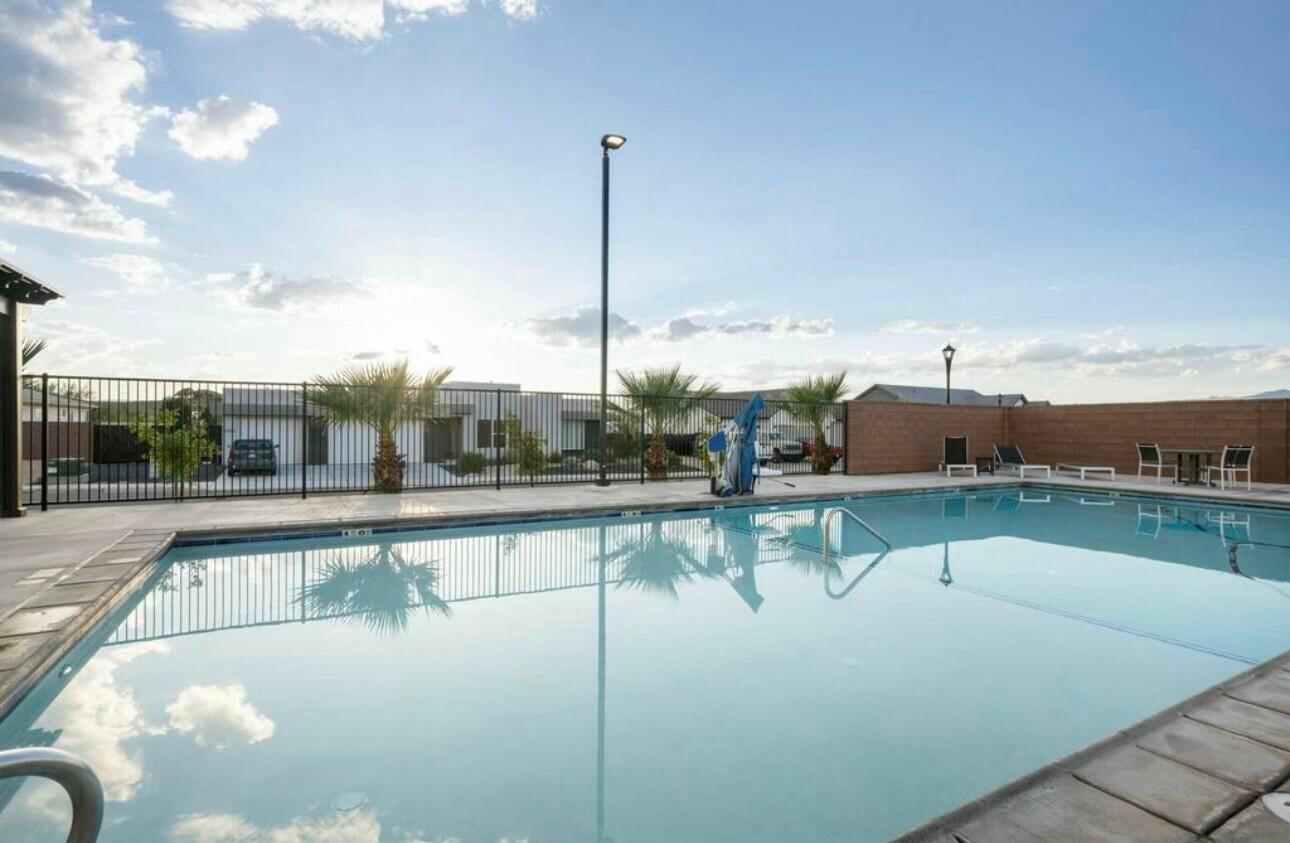 WARNER GATEWAY - Residential