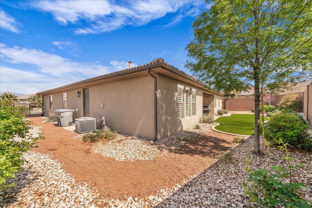 WARNER GATEWAY - Residential