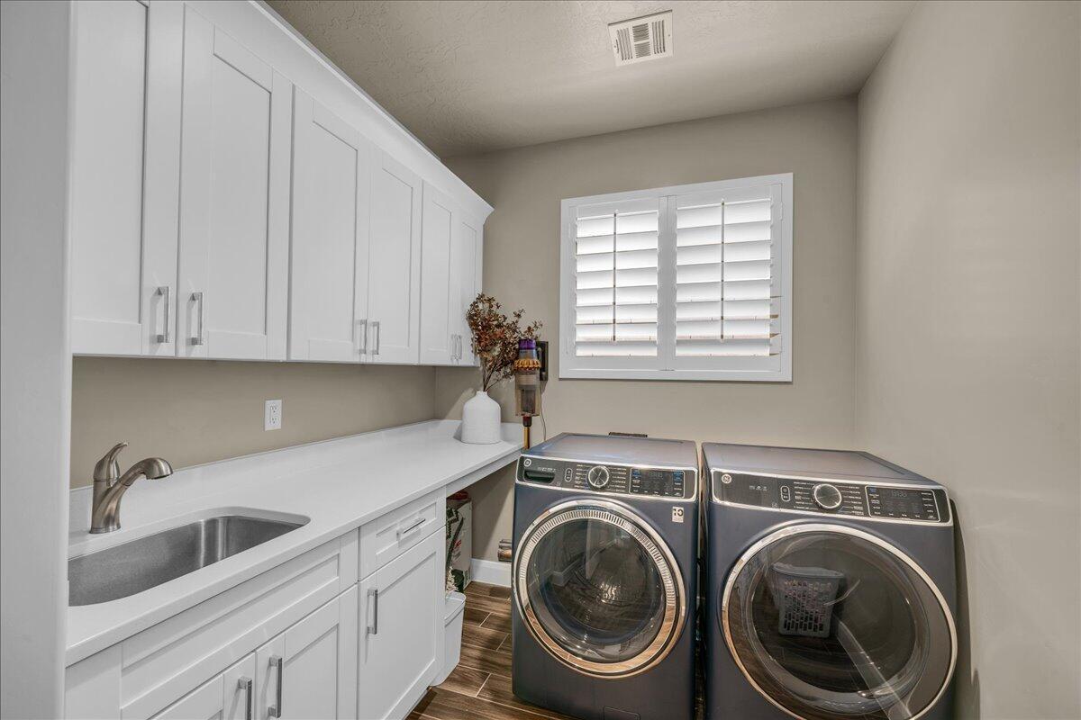 WARNER GATEWAY - Residential