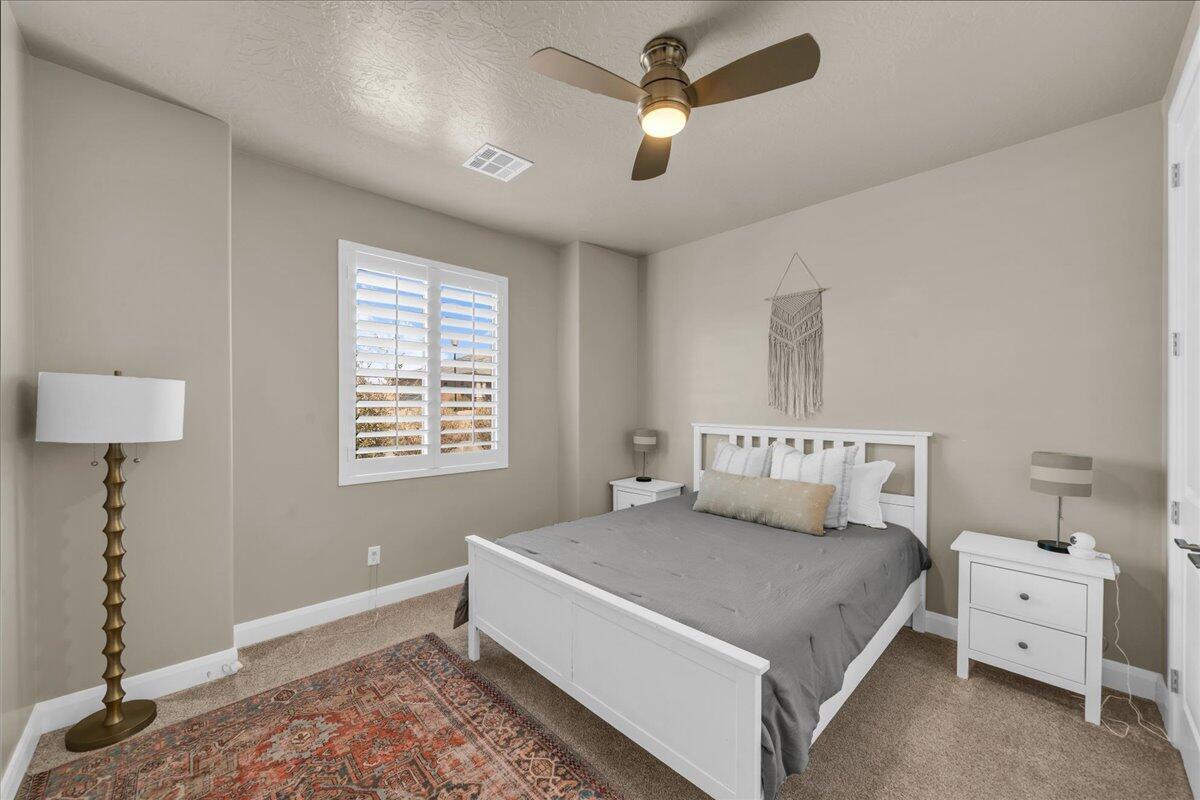 WARNER GATEWAY - Residential