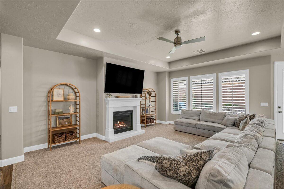 WARNER GATEWAY - Residential