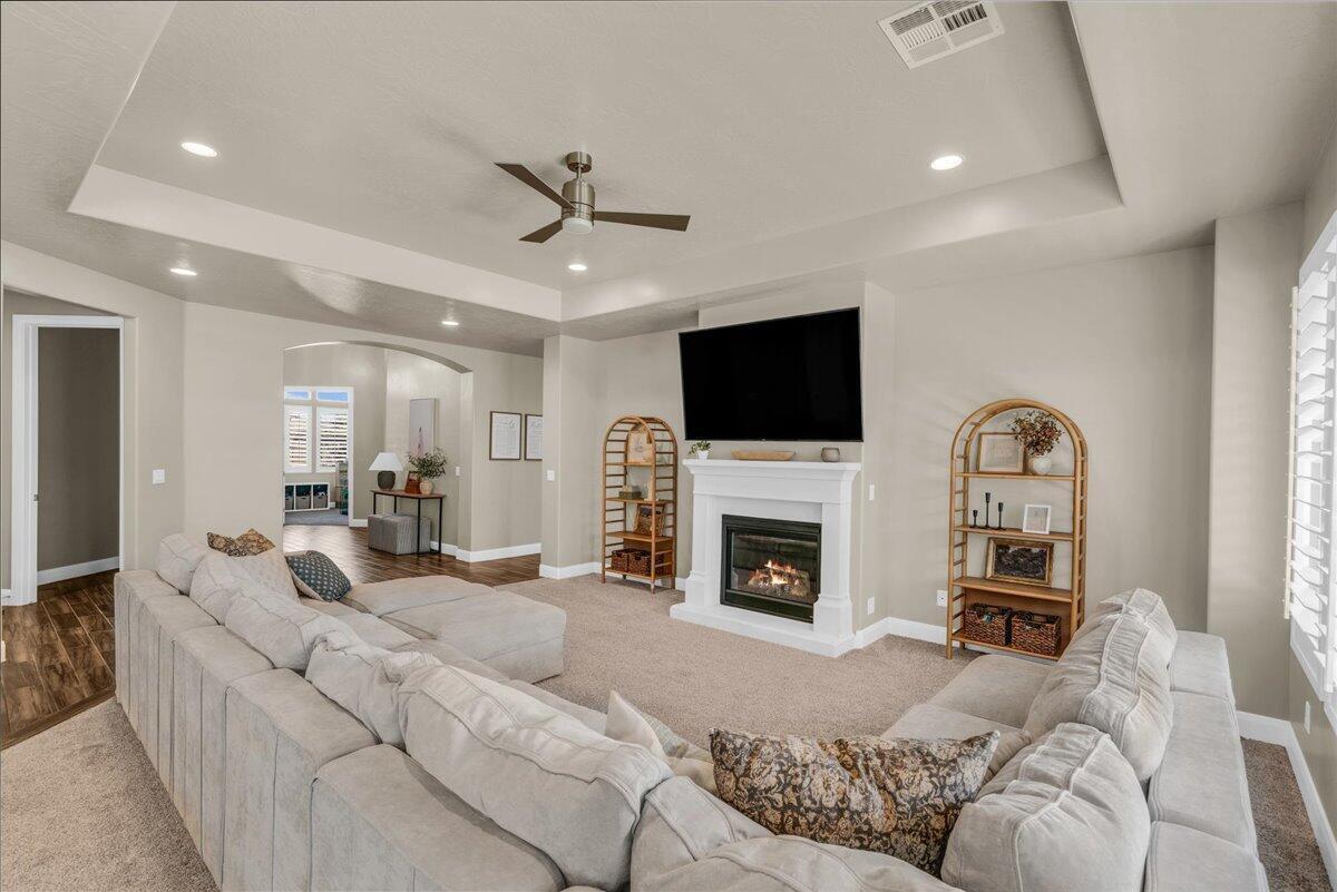 WARNER GATEWAY - Residential