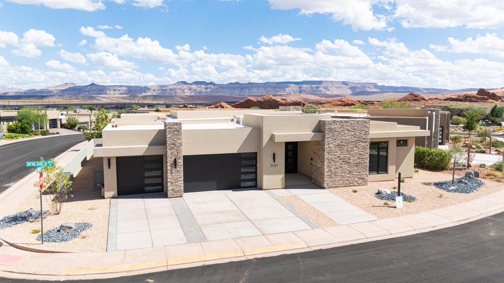 Photo of 3227 S Drifting Dunes LN, Hurricane, UT 84737 (MLS # 26-276330)