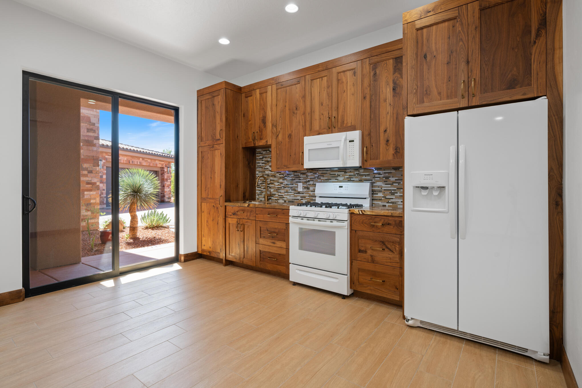 LEDGES OF ST GEORGE - Residential