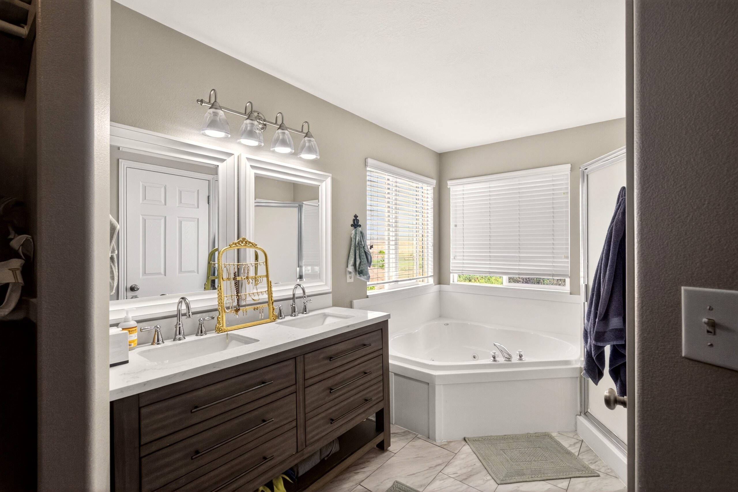 DESERT HILLS - Residential