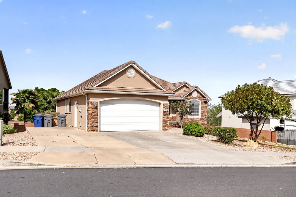Photo of 3560 S PRICE HILLS DR, Saint George, UT 84790 (MLS # 26-271356)