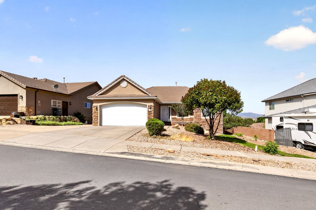 Photo of 3560 S PRICE HILLS DR, Saint George, UT 84790 (MLS # 26-271356)