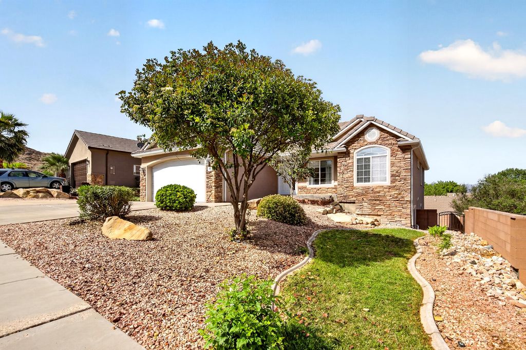 Photo of 3560 S PRICE HILLS DR, Saint George, UT 84790 (MLS # 26-271356)