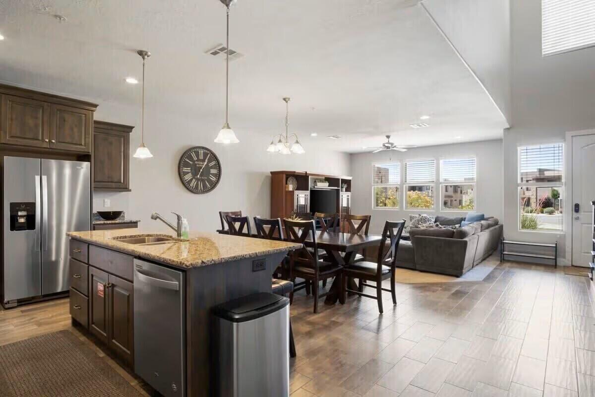 TOWN CENTER AT CORAL CANYON - Residential