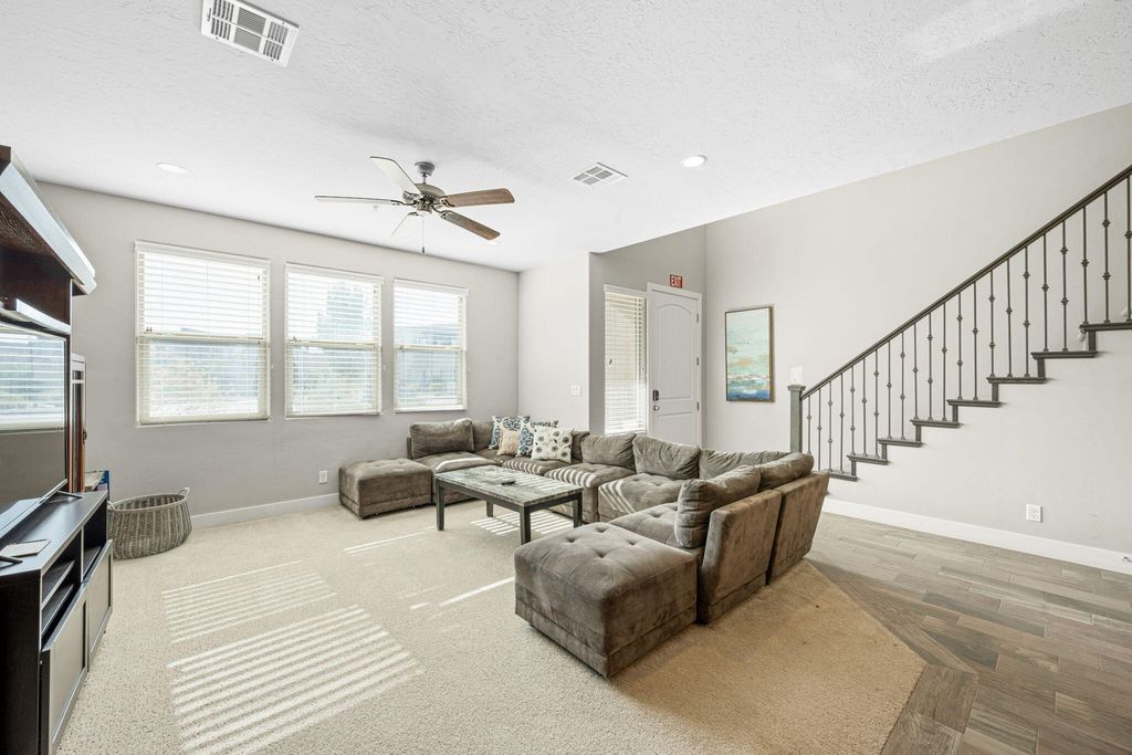 Photo of 2326 N Park Center DR, Washington, UT 84780 (MLS # 26-271465)