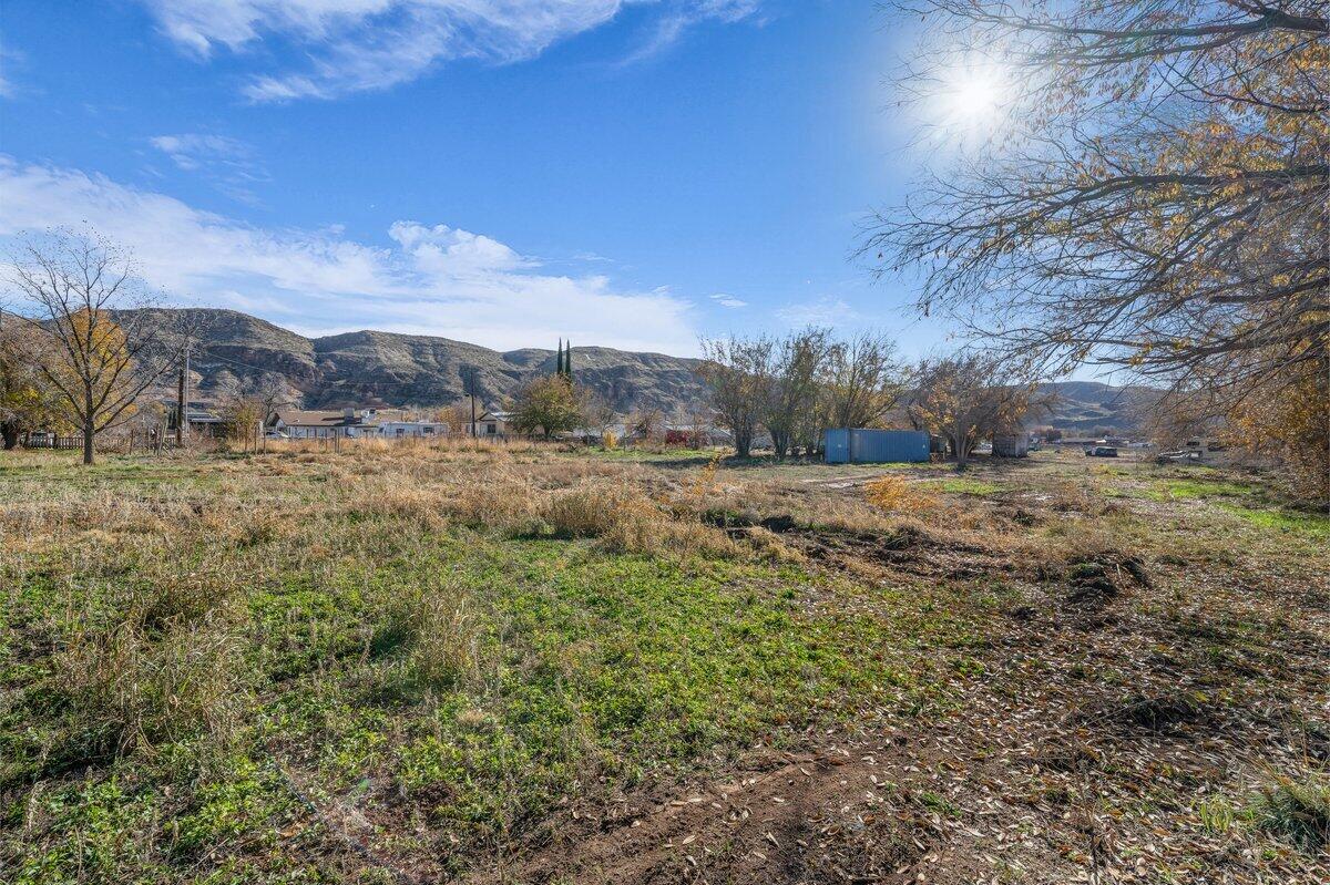 LAVERKIN TOWNSITE AND FIELD - Residential