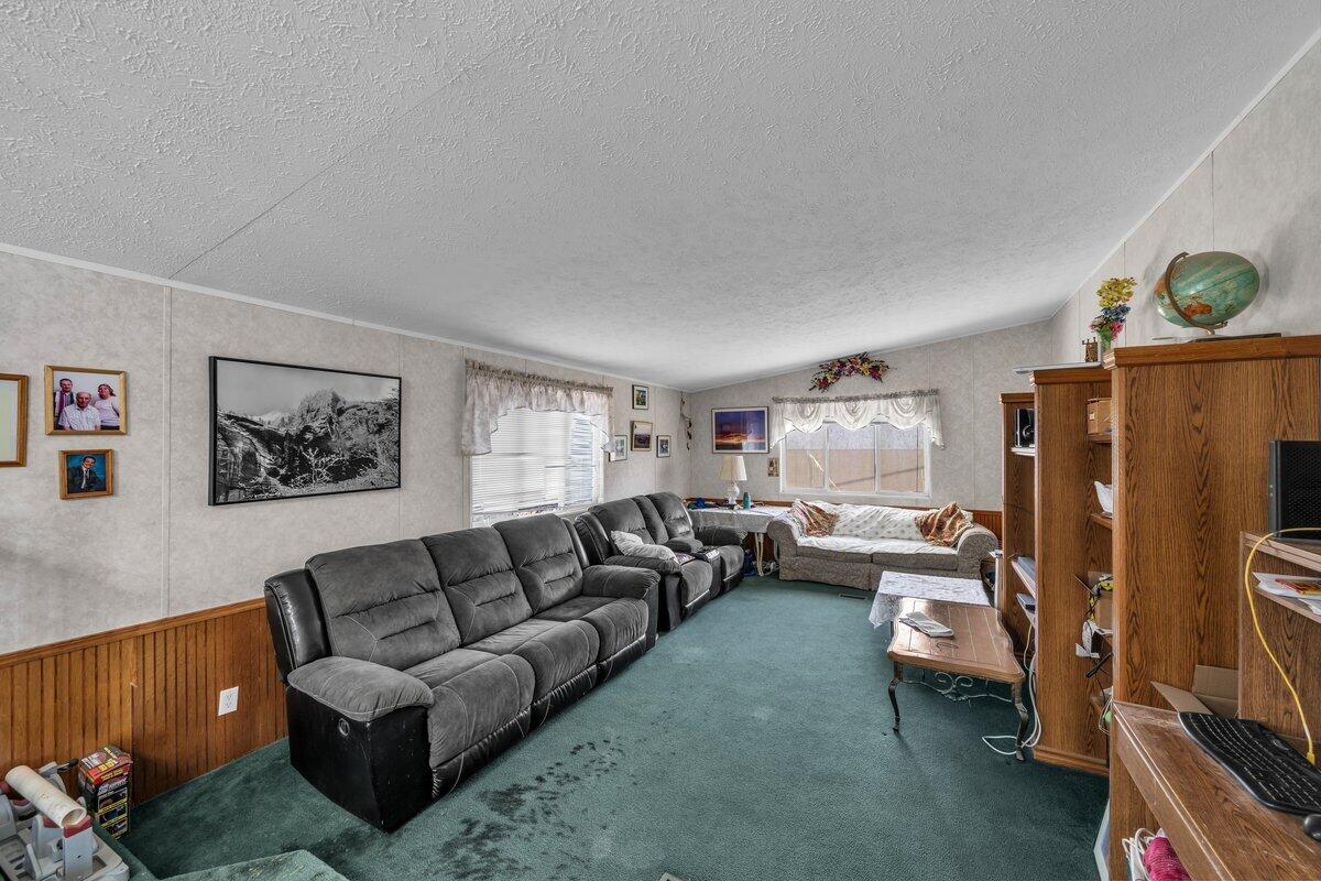 LAVERKIN TOWNSITE AND FIELD - Residential