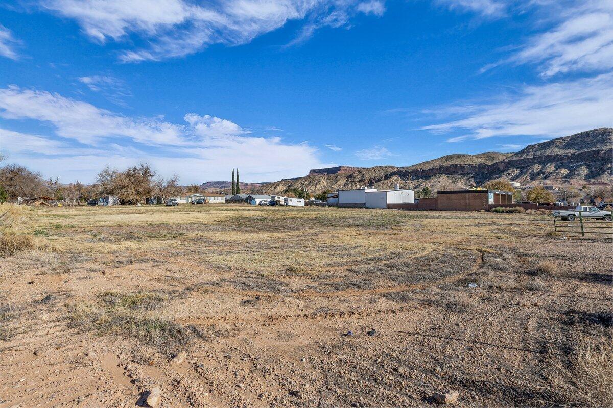 LAVERKIN TOWNSITE AND FIELD - Residential