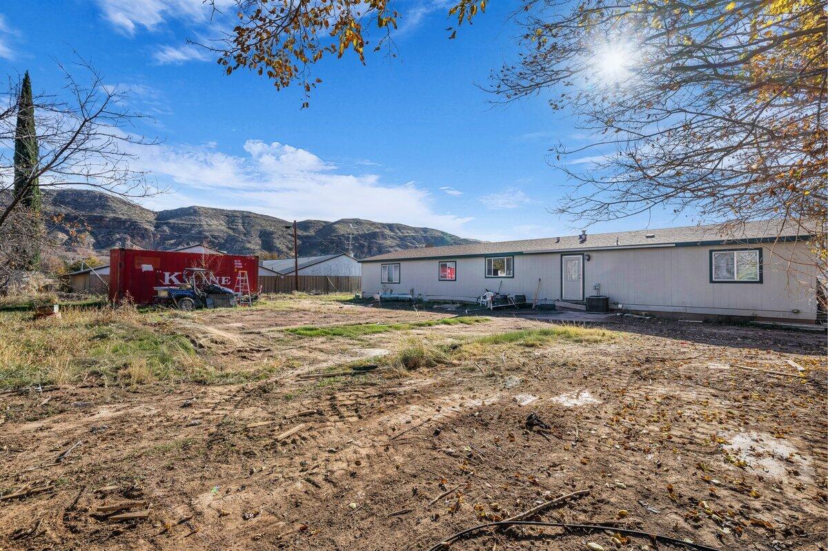 LAVERKIN TOWNSITE AND FIELD - Residential