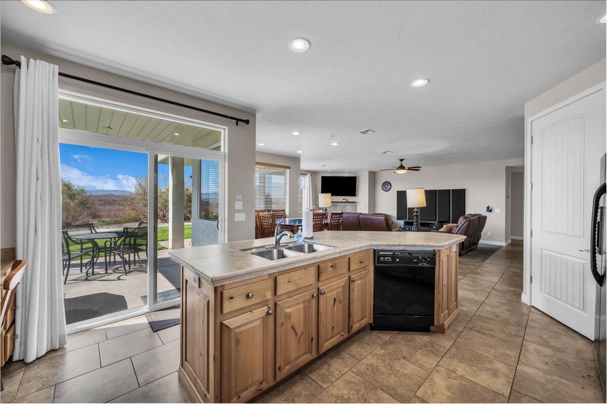 LAS PALMAS RESORT CONDOS - Residential